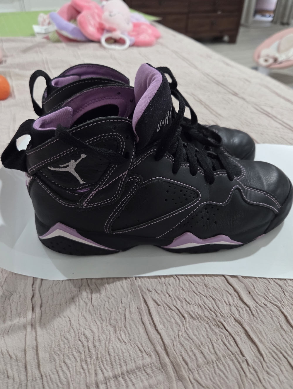 Jordan Kids' Black and Lavender Retro Basketball Shoes